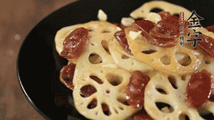 出鍋前加少許鹽調味，撒上蔥花即可。