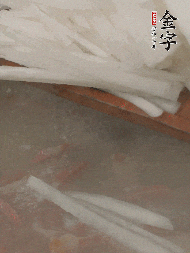 放蘿卜絲，燉5分鐘。