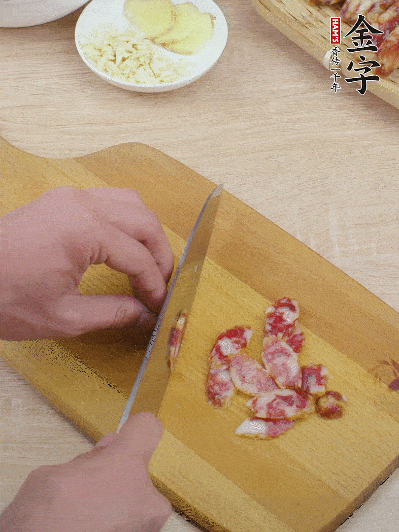 金字土香腸切片。