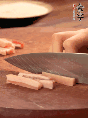 金字淡咸肉切丁。