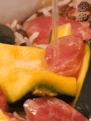 倒入溫開水，水量高出米面一個指節。