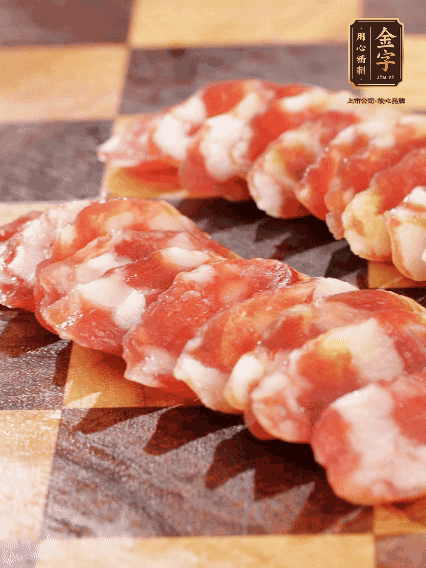 金字香腸切片，蘆筍去皮切丁