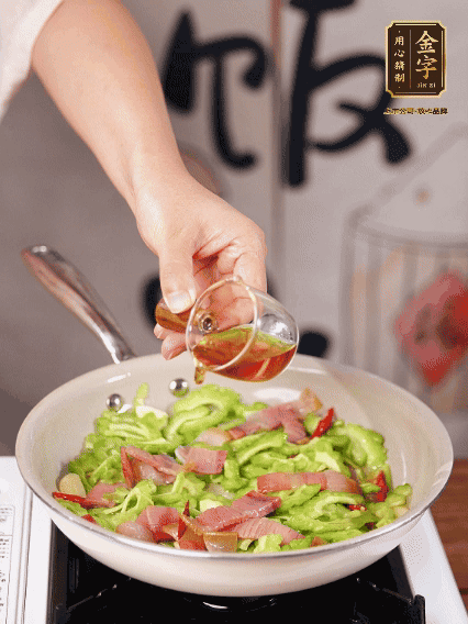 淋一圈料酒，少許糖調味